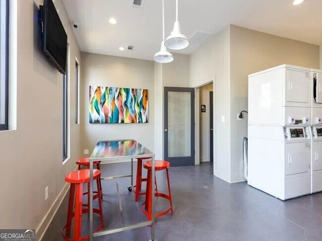 Building Photo - 3500 Windcliff Dr SE