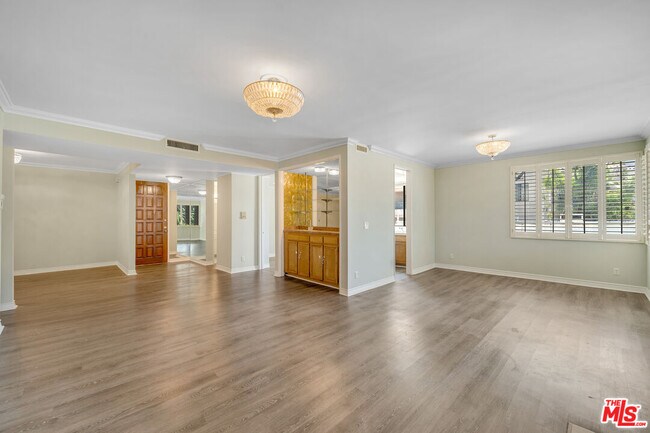 Building Photo - 12124 Goshen Ave