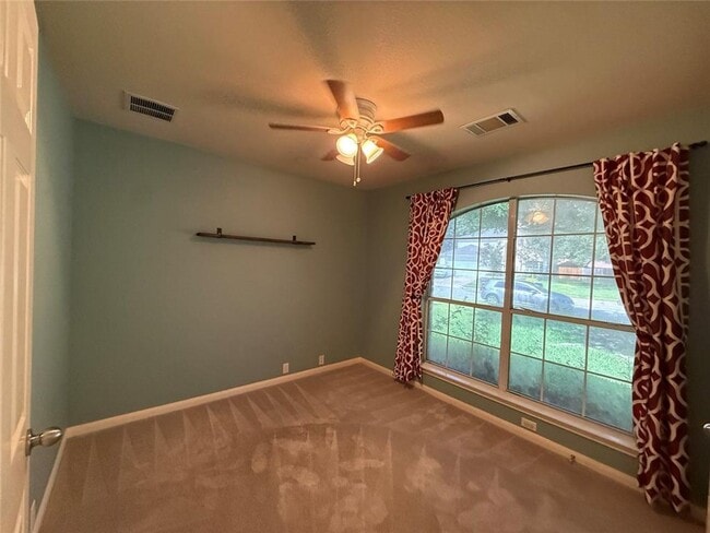 Building Photo - Beautiful 3 bed 2 bath house on corner lot