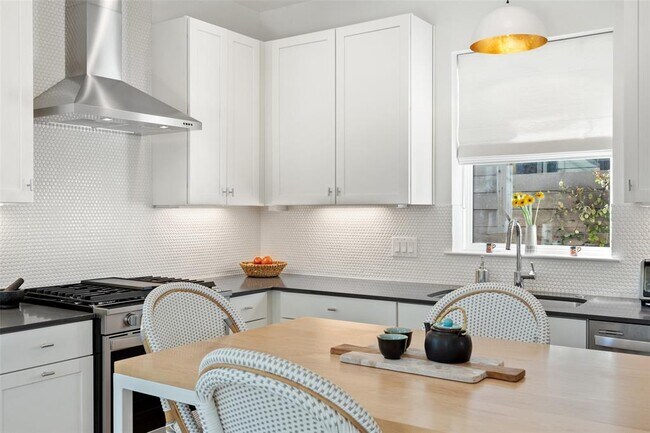 Building Photo - 209 Ben Howell Dr