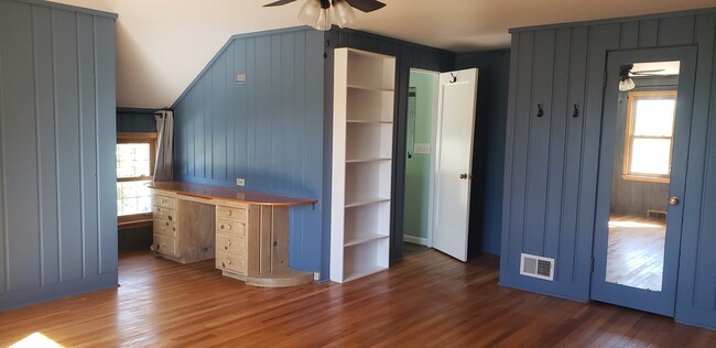 Built-ins - 901 Country Club Ave