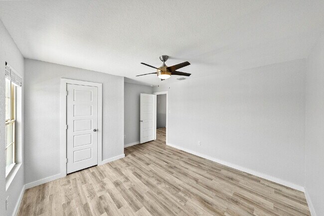 Building Photo - 4 Bedroom Corner Lot Rental with Spacious ...