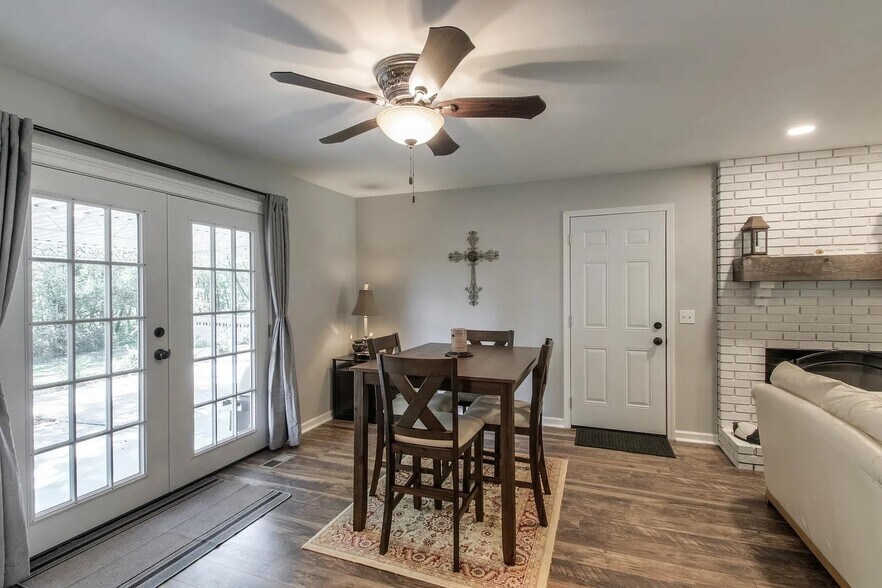 Building Photo - 444 Foothill Dr