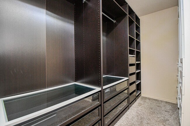 Building Photo - 2015 Treasure Mountain Dr