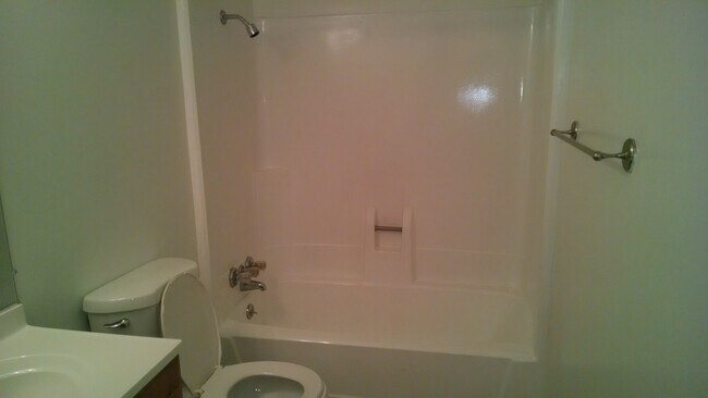 Building Photo - 705 Garland Dr