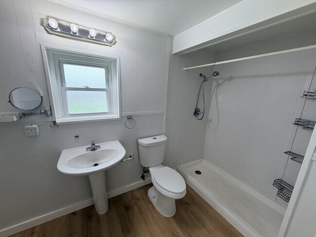 Building Photo - 421 N Archer St