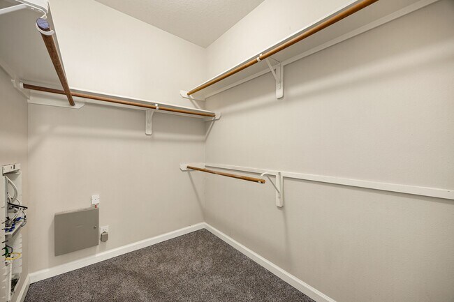 Building Photo - 10427 Lyndon Meadows Dr