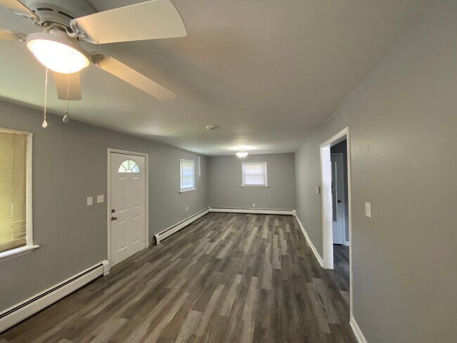 Building Photo - 11 Ilene Pl