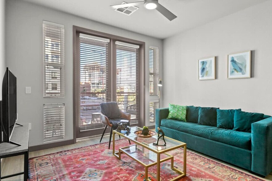 Building Photo - 390 N 2nd Ave