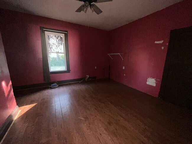 Building Photo - 2254 Lee Ave