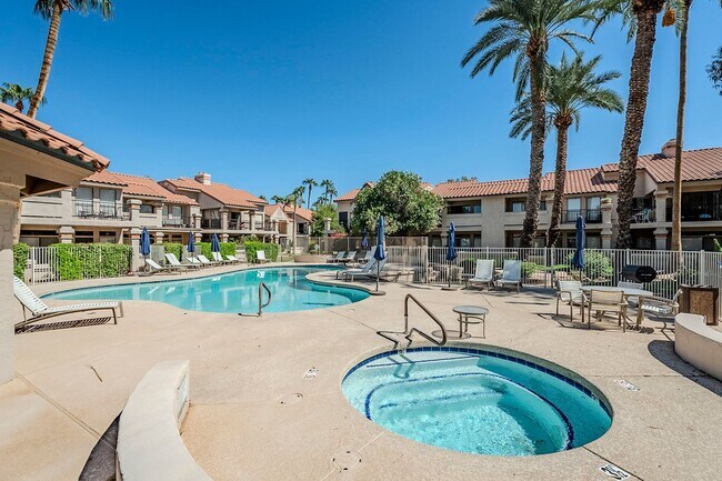 Building Photo - Charming 2-Bedroom Townhome in Scottsdale Racquet Club