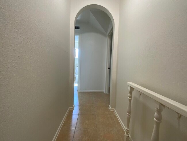 Building Photo - 119 Tours Ln