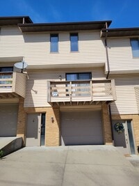 Building Photo - Near Med Center 2 Bedroom, 1.5 Bathroom Townhouse Available 8/5/26