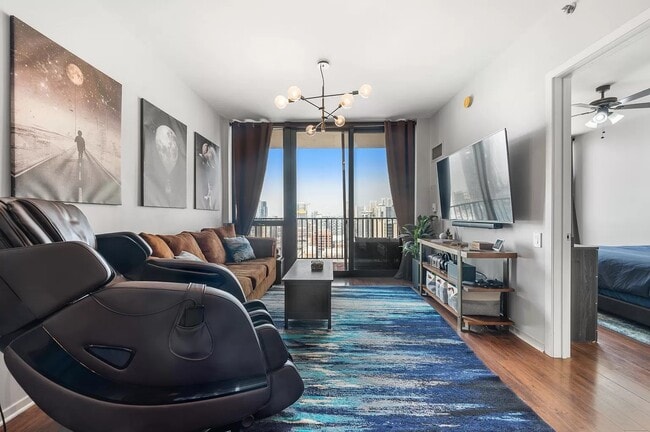 Building Photo - 210 S Desplaines St