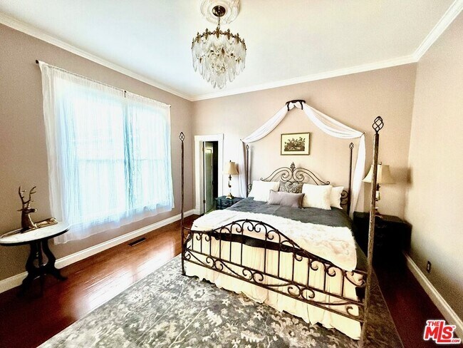 Building Photo - 370 Main St