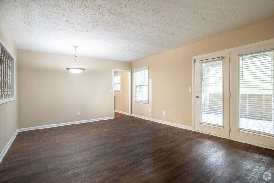1BR, 1BA - 1,037SF - Living Room - Crossing at Henderson Mill