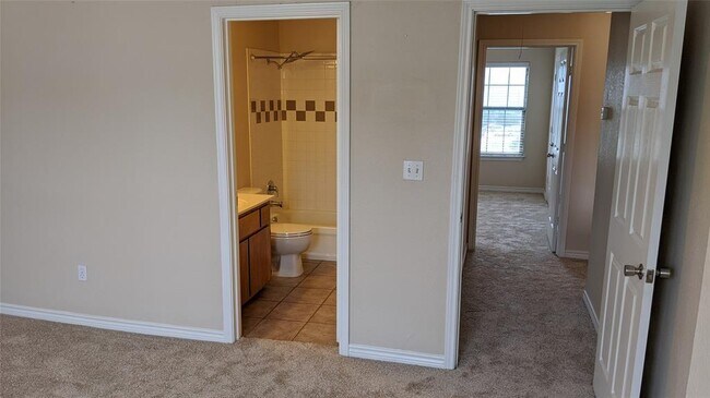 Building Photo - 114 Sendero Dr