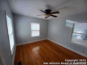 Building Photo - 111 W Meadowlane Dr