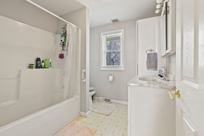 Building Photo - 6-Bedroom Rental Near TCNJ | Spacious Layout, Parking, Yard & Deck