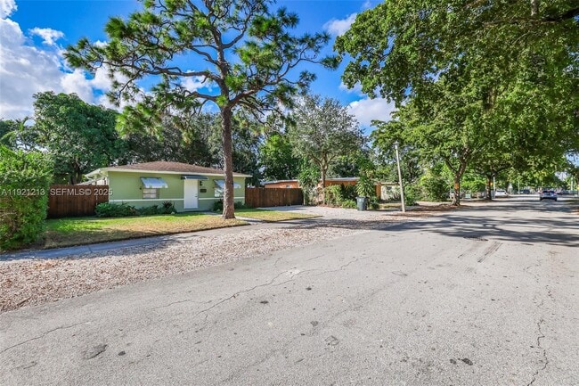 Building Photo - 13590 NW 5th Ave