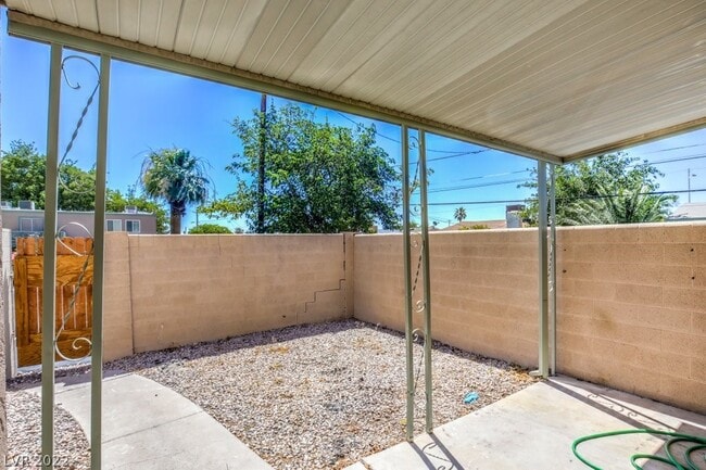 Building Photo - 5915 Vegas Dr