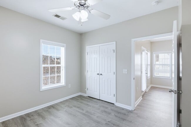 Building Photo - 2 Bedrooms 2 Bathrooms Condo