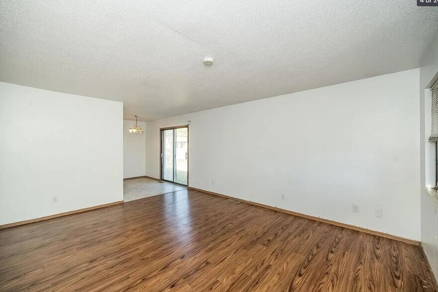 Building Photo - 303 Campus Dr