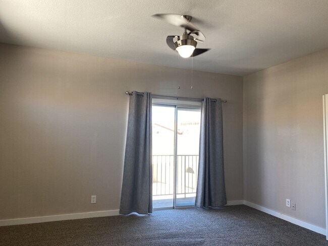 Building Photo - Must See 2/2.5 Condo in Pointe South Mount...