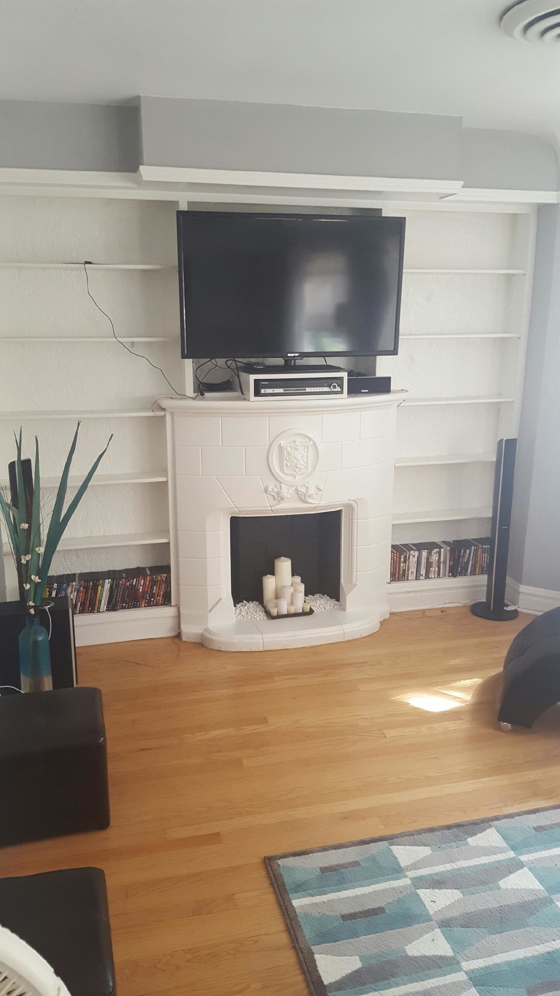 Living room - 2331 S Lombard Ave