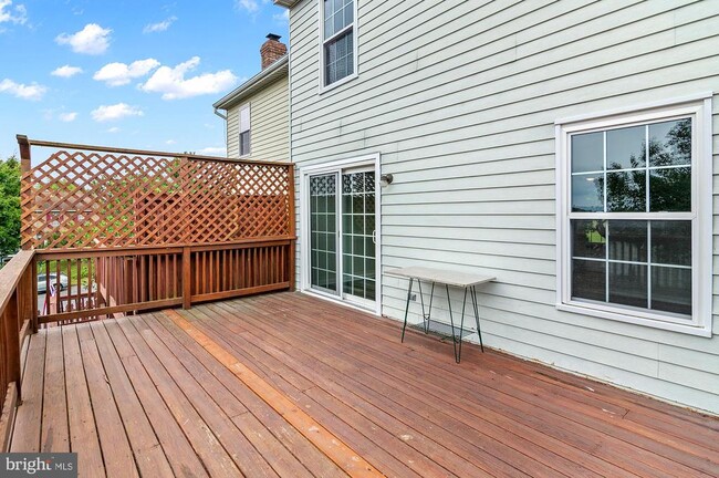 Building Photo - 689 Clearview Ave