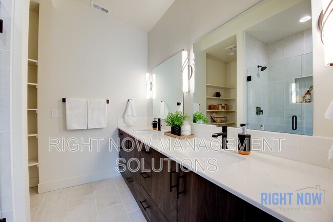 Building Photo - 2104 N 35th St