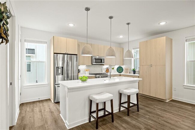 Building Photo - 2624 Metcalfe Rd