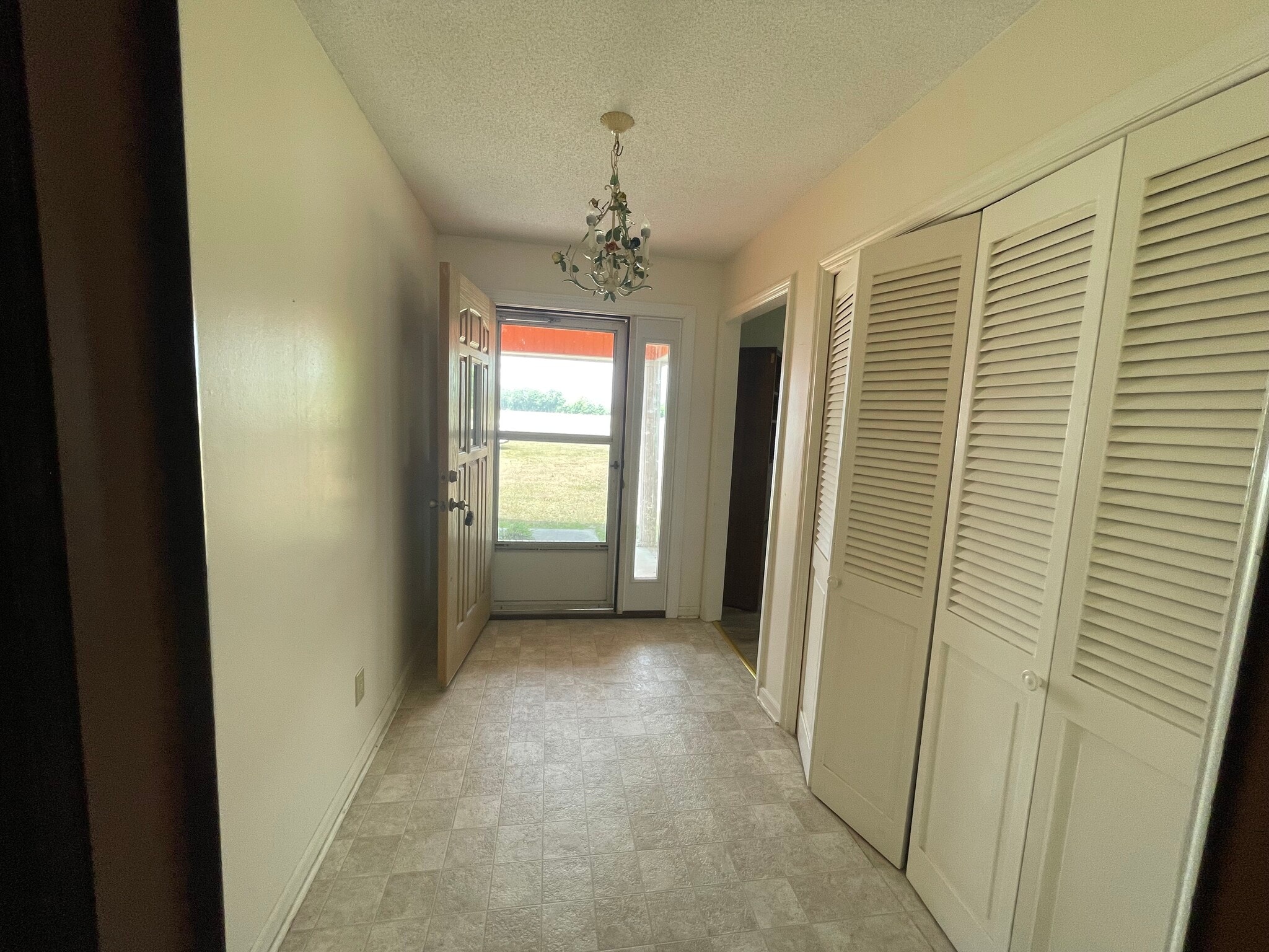 Building Photo - 213 E Pecan Rd