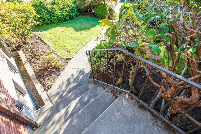 Building Photo - Beautiful Magnolia Brick close to village ...