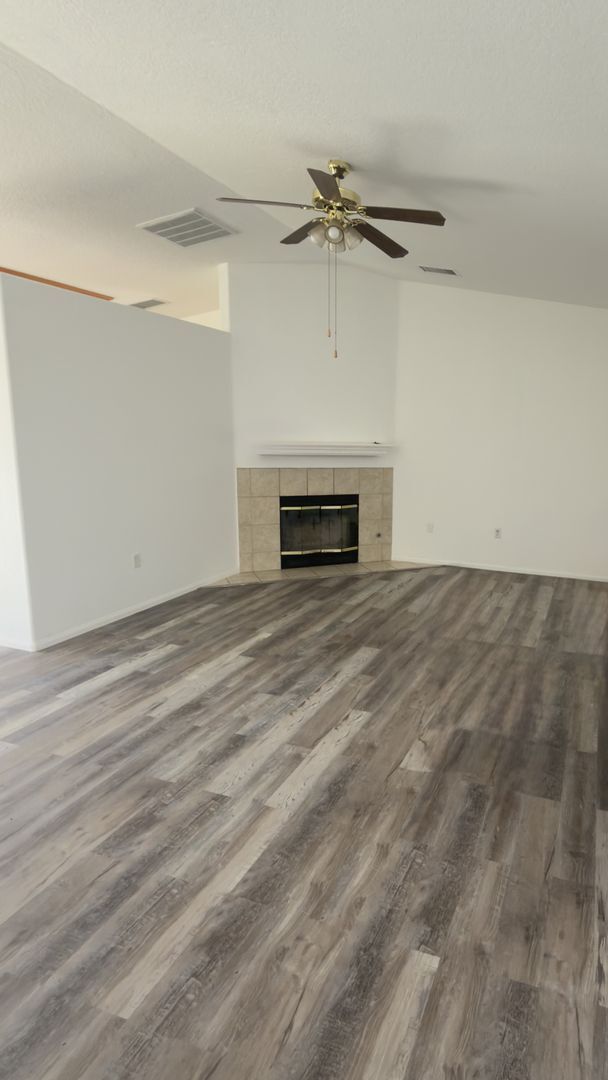 Building Photo - Amazing Hesperia Home