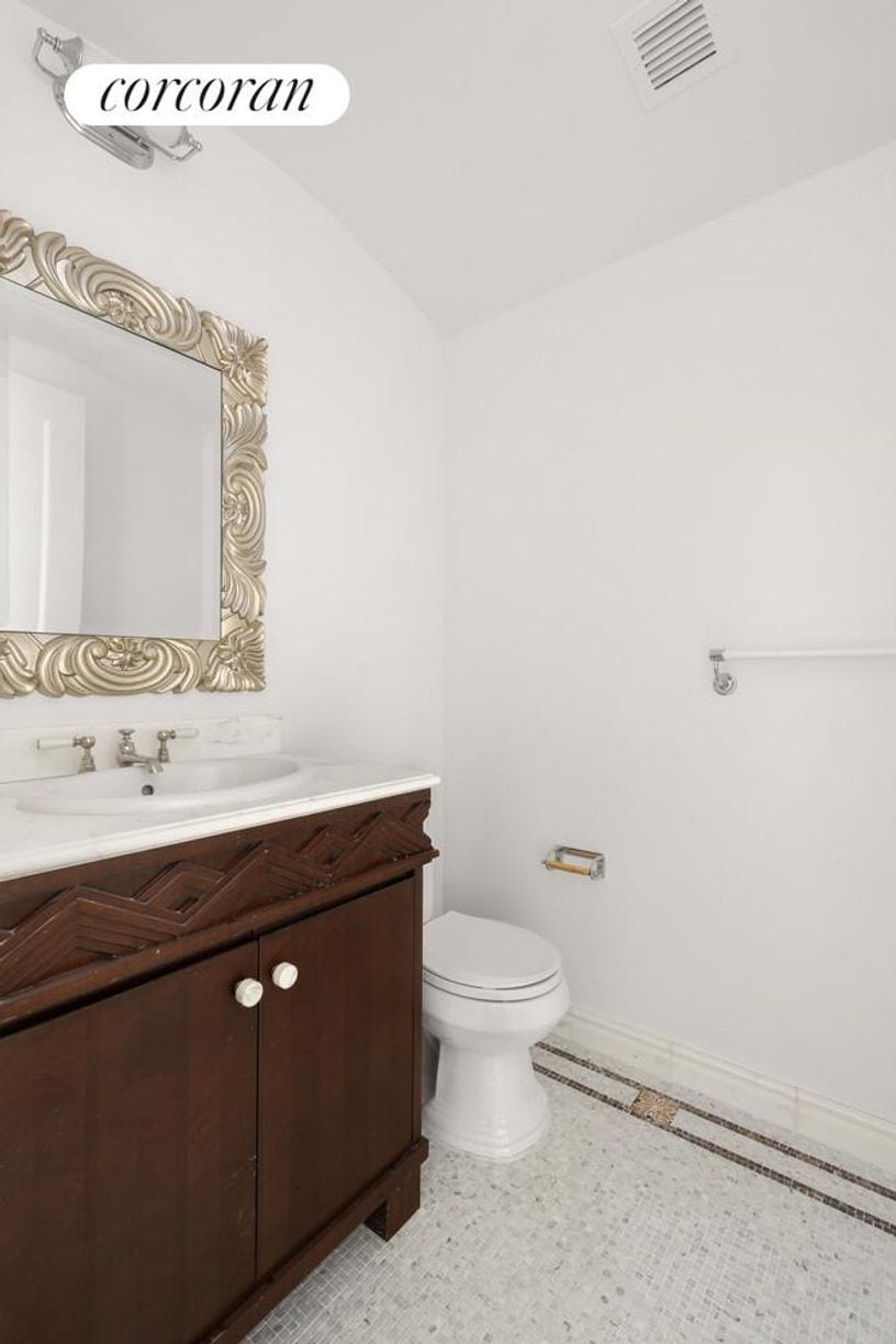 Building Photo - 1 Central Park S