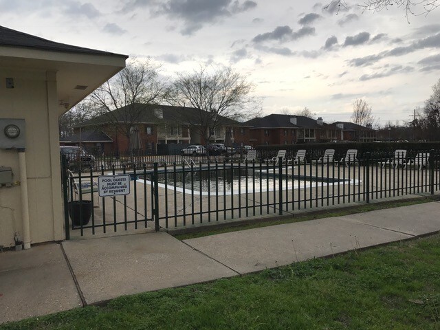 Building Photo - 3800 Morrison Dr
