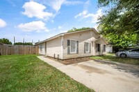 Building Photo - 308 Willowick St