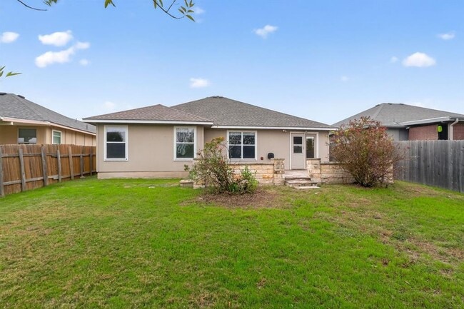 Building Photo - 113 Amber Ln