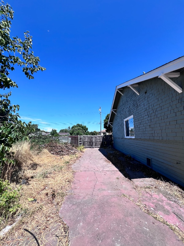 Building Photo - 545 Elsie Ave