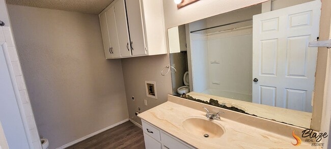 Building Photo - 4210 SE 16th Ave