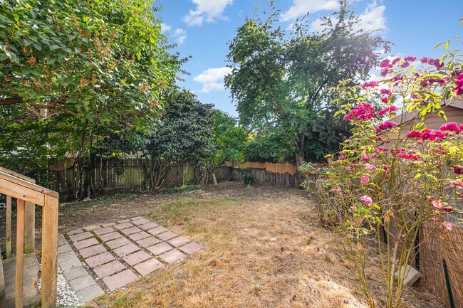 Building Photo - 2Bd/1Ba Seattle Home