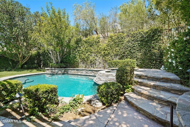 Building Photo - 6077 Mandeville Pl