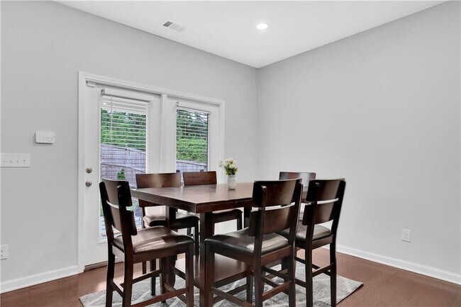 Building Photo - 2375 Woodmarsh Cir