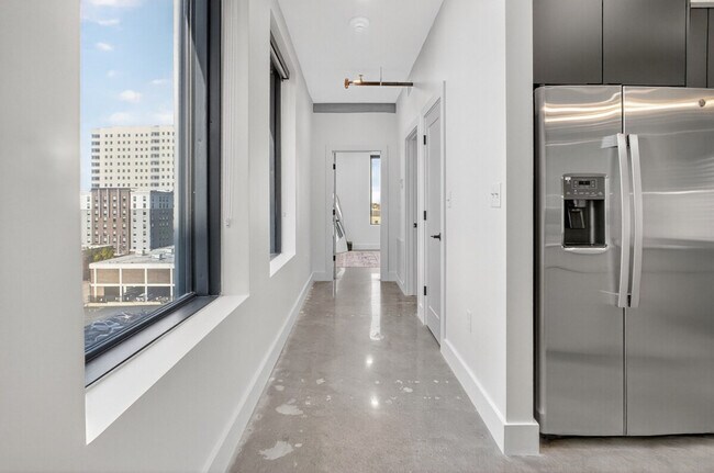 Building Photo - 116 W 3rd St