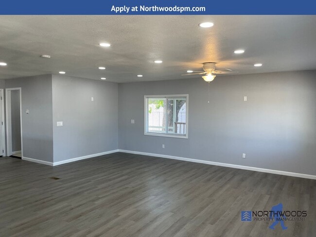 Building Photo - Nice 3 Bedroom 2 Bath Double Wide Manufact...