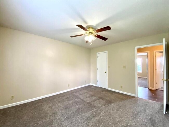 Building Photo - 701 Carbondale Dr