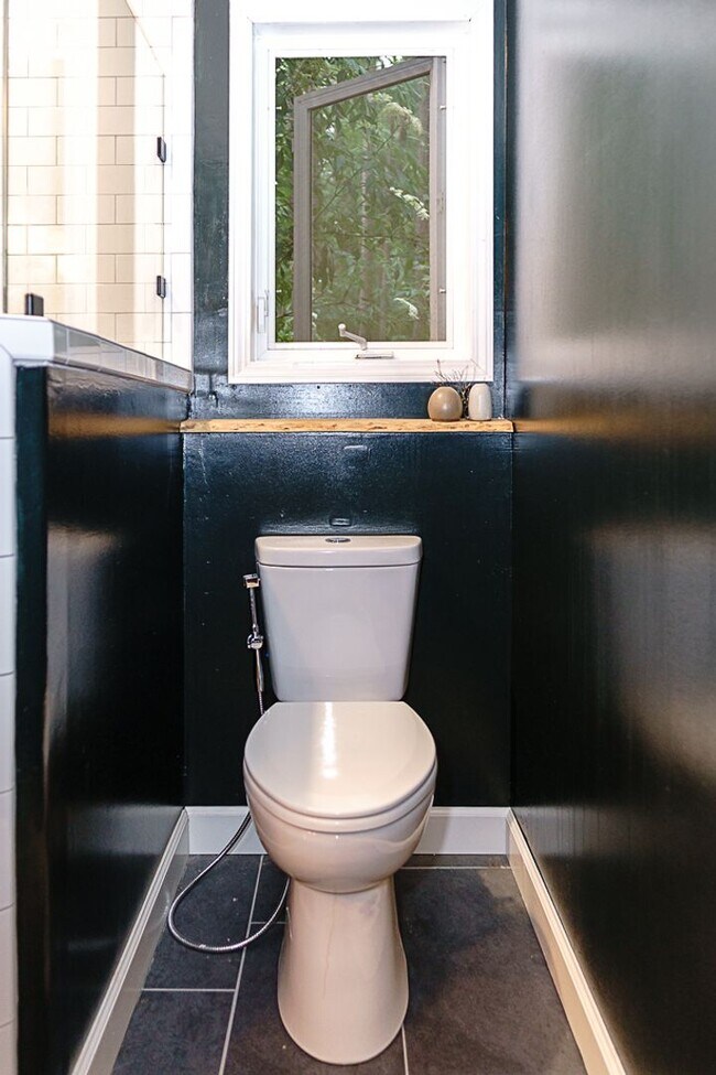 Building Photo - Amazing sunsets at this waterfront home