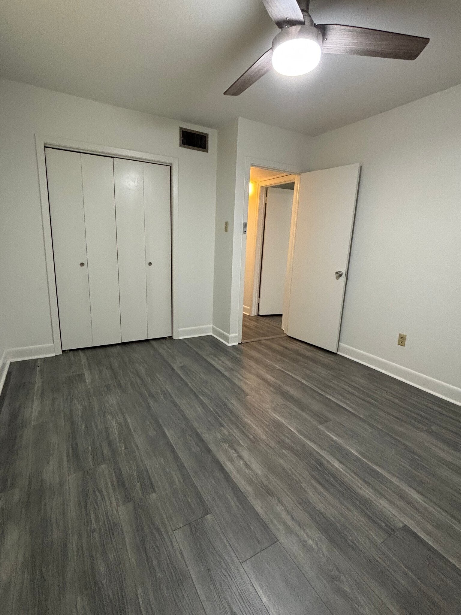 Building Photo - 1322 Knollwood Dr