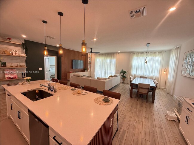 Primary Photo - 10503 SW Orana Dr